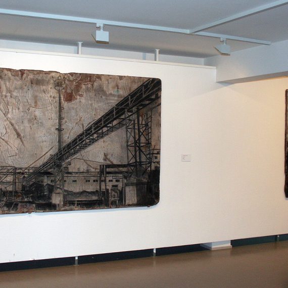 Johanna Väisänen Tehdas II-III, näyttelykuva Riihimäen taidemuseo 2010